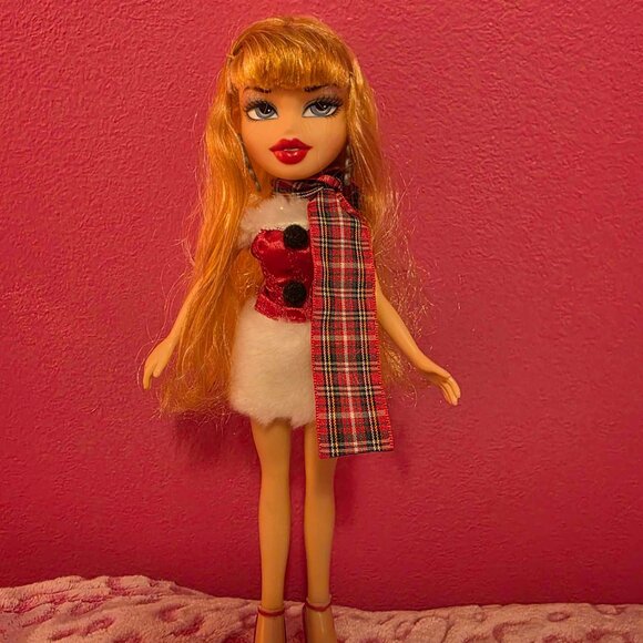 2012 Bratz Holiday Cloe - Picture 2 of 2